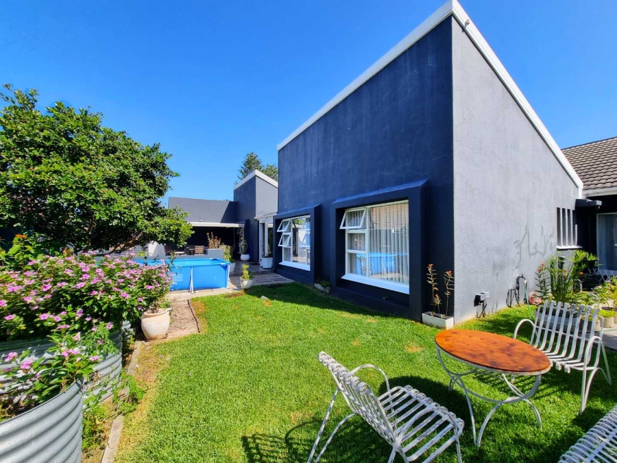 4 Bedroom Property for Sale in Westcliff Western Cape